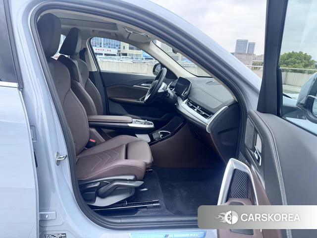 BMW X2 2025 Серебристо-серый из Китая, фото 3