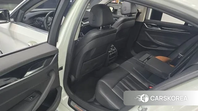 BMW 5 Series (G30) 2018 Белый из Кореи, фото 3