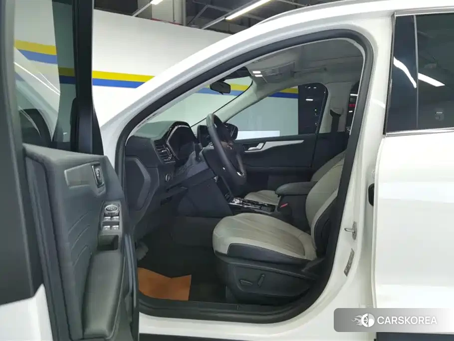 Ford Escape 2024 Белый из Китая, фото 3