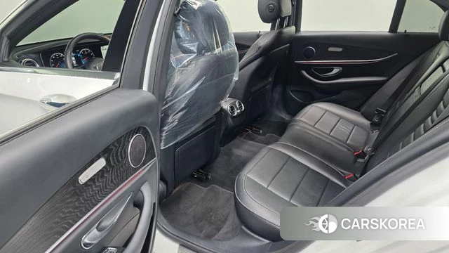Mercedes-Benz E-Class W213 2023 Белый из Кореи, фото 3