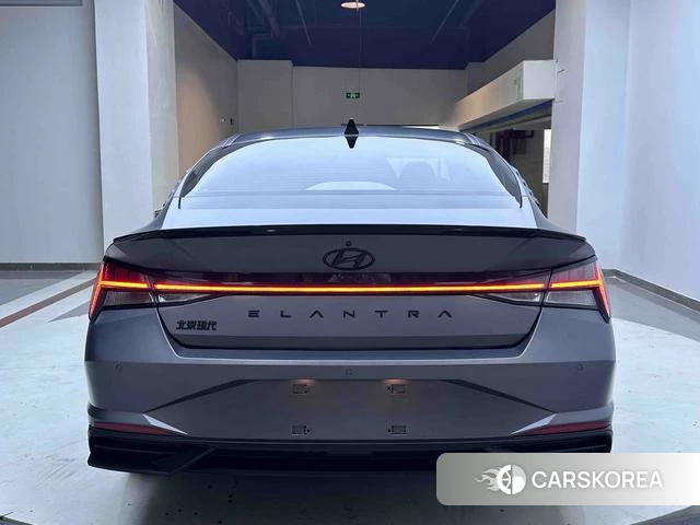 Hyundai Elantra 2023 Темно-серый из Китая, фото 3