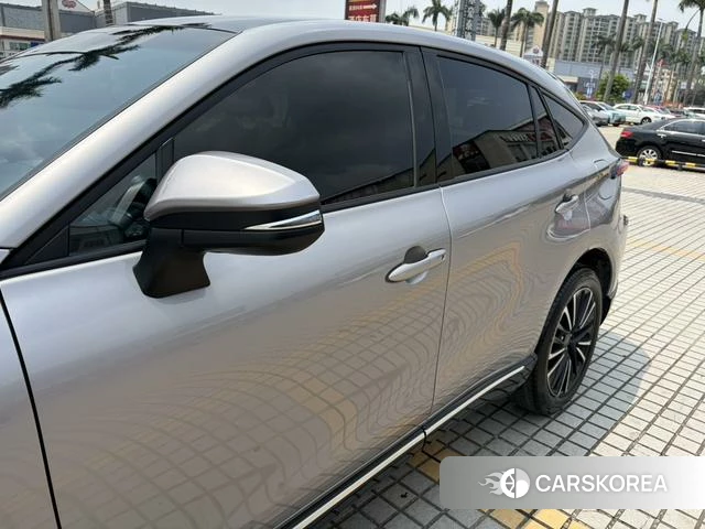 Toyota Venza 2023 Серебристо-серый из Китая, фото 3