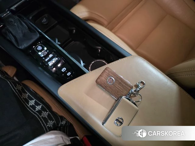 Volvo XC60 second Generation 2020 Белый из Кореи, фото 3