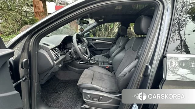 Audi Q5L 2021 Темно-серый из Китая, фото 3