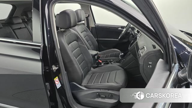 Volkswagen Tiguan second Generation 2022 Черный из Кореи, фото 3