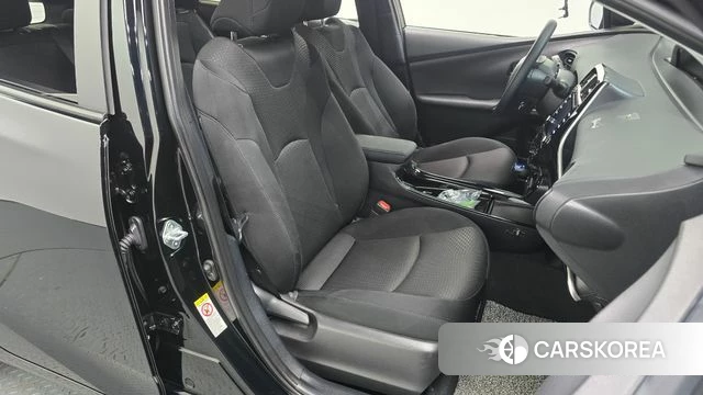 Toyota Prius 4th Generation 2021 Черный из Кореи, фото 3