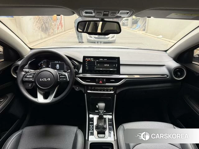 Kia K3 2023 Белый из Китая, фото 3