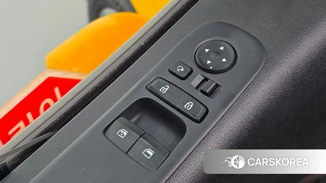 Hyundai Staria 2024 Желтый из Кореи, фото 3