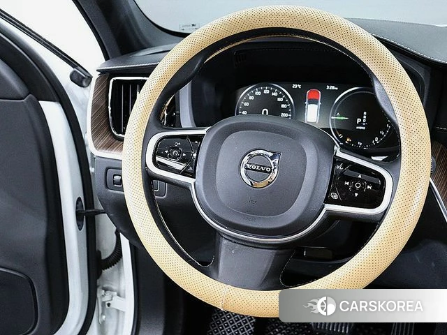 Volvo XC60 second Generation 2021 Белый из Кореи, фото 3