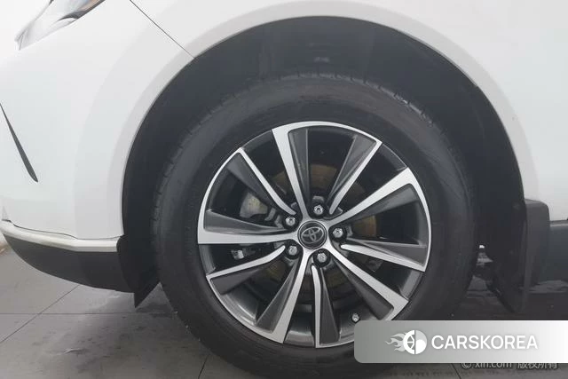Toyota Harrier 2023 Белый из Китая, фото 3