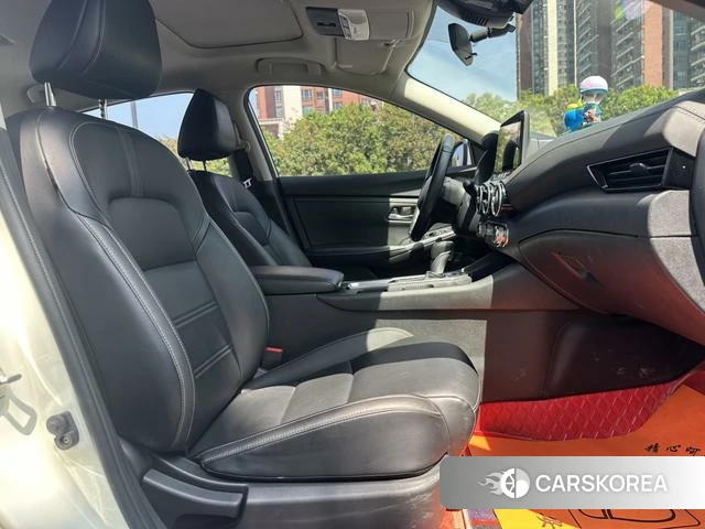Nissan Sylphy 2022 Белый из Китая, фото 3