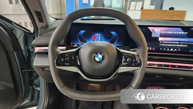 BMW 5 Series (G60) 2026 Синий нефрит из Кореи, фото 3
