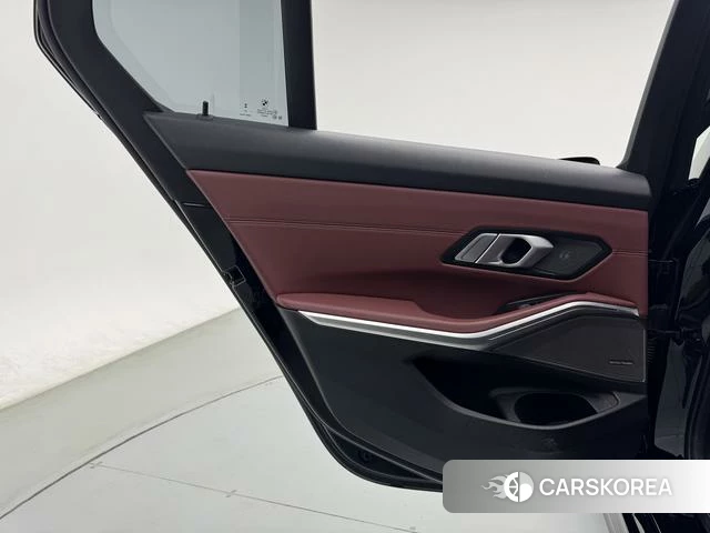 BMW 3 series 2023 Черный из Китая, фото 3