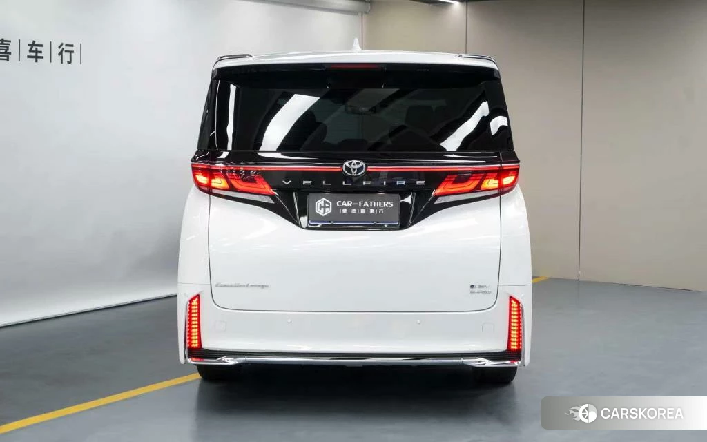 Toyota Vellfire 2023 Белый из Китая, фото 3