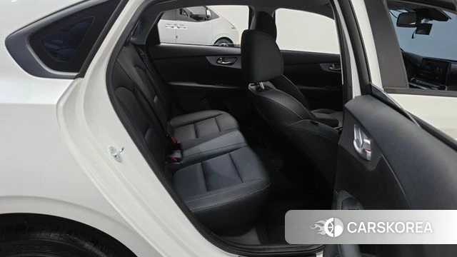 Kia The New K3 2nd generation 2023 Белый из Кореи, фото 3