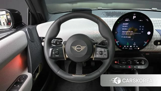 Mini Cooper Electric 4th Generation 2024 Черный из Кореи, фото 3