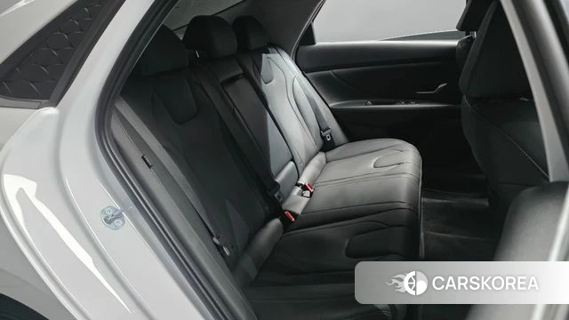 Hyundai The New Avante (CN7) 2024 Белый из Кореи, фото 3