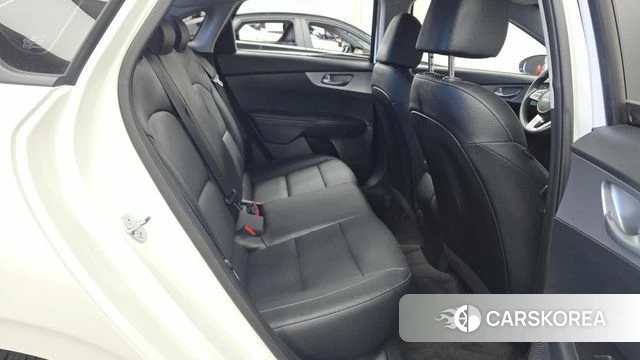 Kia The New K3 2nd generation 2023 Белый из Кореи, фото 3
