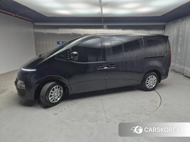 Hyundai Staria 2023 Черный из Кореи, фото 3