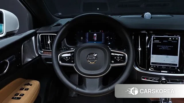 Volvo V60 Cross-Country 2nd Generation 2023 Белый из Кореи, фото 3