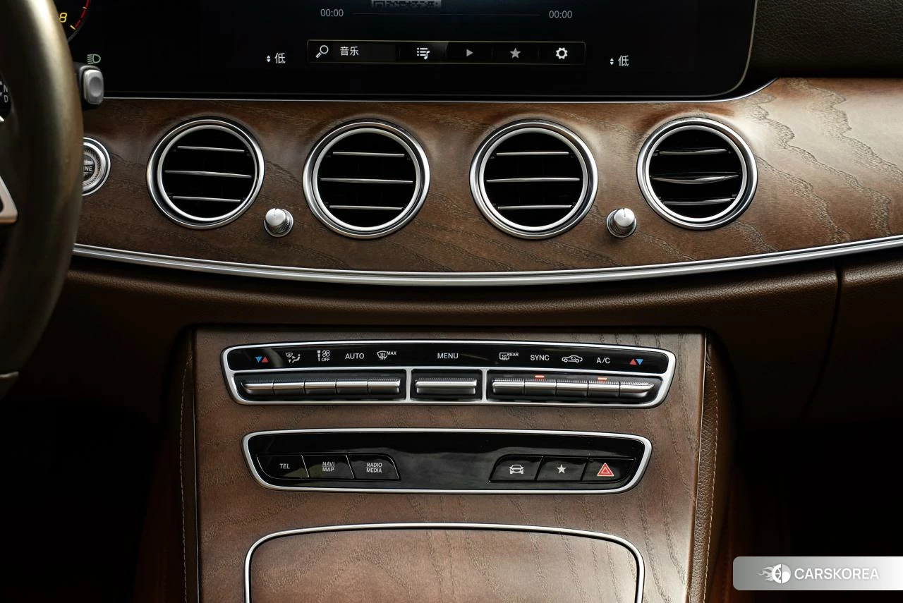 Mercedes-Benz E-Class 2021 Черный из Китая, фото 3