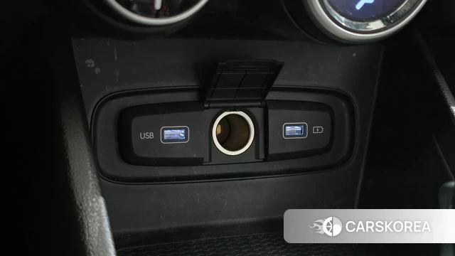 Hyundai Venue 2021 Белый из Кореи, фото 3