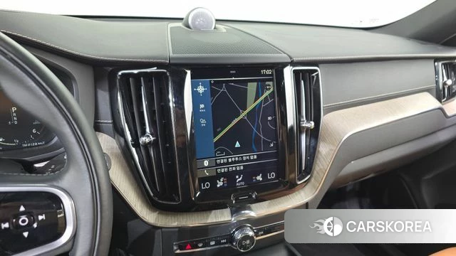 Volvo XC60 second Generation 2018 Белый из Кореи, фото 3