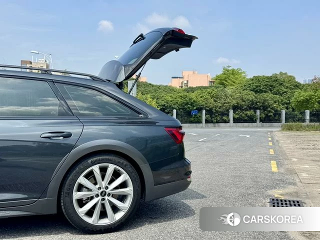 Audi A6 2022 Темно-серый из Китая, фото 3