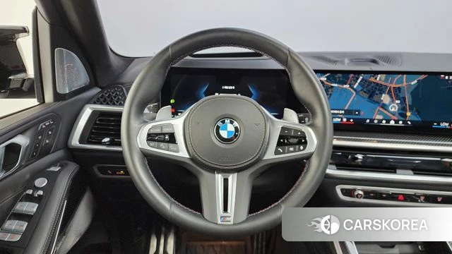 BMW X7 (G07) 2024 Светло-серебряный цвет из Кореи, фото 4