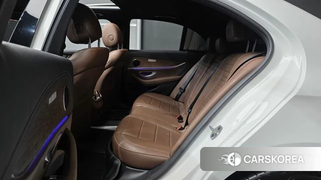 Mercedes-Benz E-Class W213 2022 Белый из Кореи, фото 3