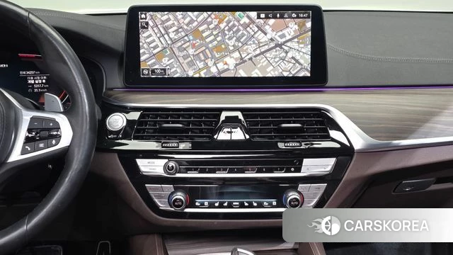 BMW 5 Series (G30) 2021 Белый из Кореи, фото 3