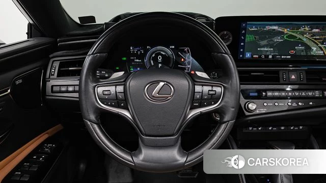 Lexus ES300h 7th generation 2024 Серебристо-серый из Кореи, фото 3