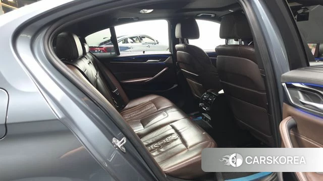 BMW 5 Series (G30) 2019 Серебристо-серый из Кореи, фото 3