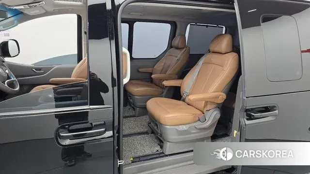 Hyundai Staria 2022 Черный из Кореи, фото 3