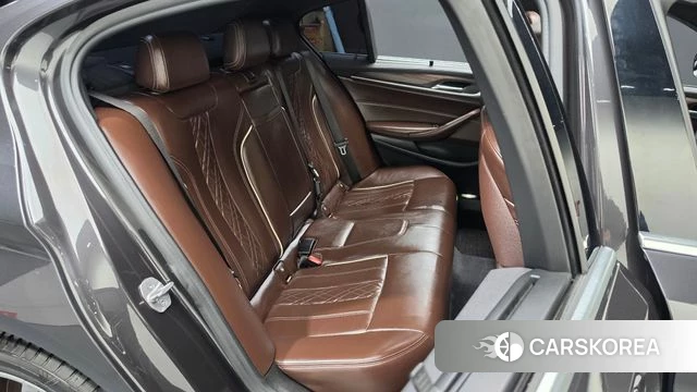 BMW 5 Series (G30) 2018 Серый из Кореи, фото 3