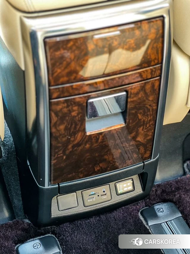 Toyota Alphard 2022 Белый из Китая, фото 3