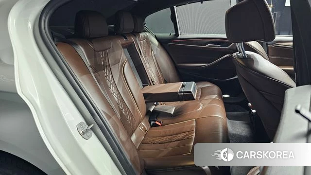 BMW 5 Series (G30) 2018 Белый из Кореи, фото 3