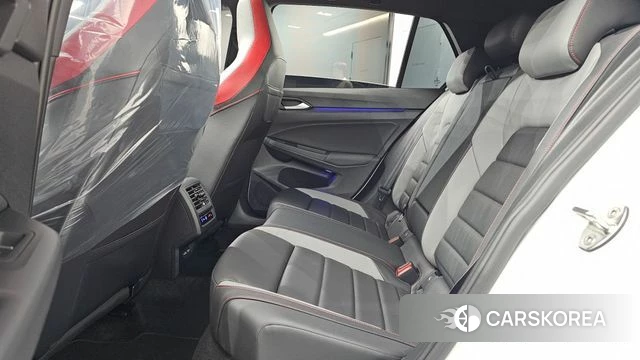 Volkswagen Golf 8th Generation 2023 Белый из Кореи, фото 3