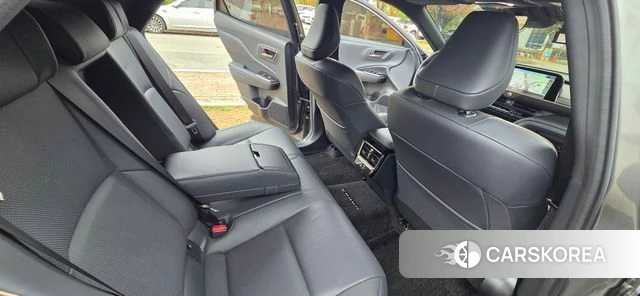 Toyota Crown Crossover 2025 Серебристо-серый из Кореи, фото 3