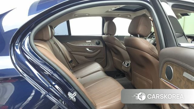 Mercedes-Benz E-Class W213 2018 Синий из Кореи, фото 3