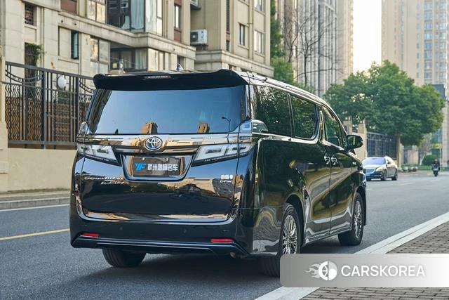 Toyota Vellfire 2023 Черный из Китая, фото 3