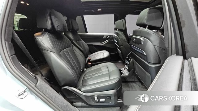 BMW X7 (G07) 2025 Серебристо-серый из Кореи, фото 3