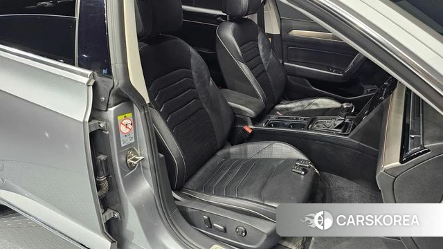 Volkswagen Arteon 2019 Серебристо-серый из Кореи, фото 3