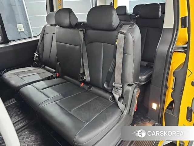 Hyundai Staria 2023 Желтый из Кореи, фото 3