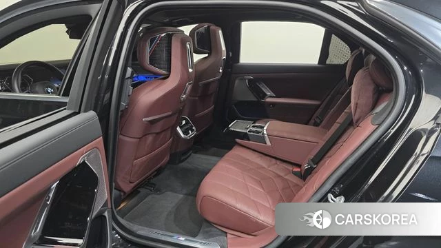 BMW 7 Series (G70) 2025 Черный из Кореи, фото 3