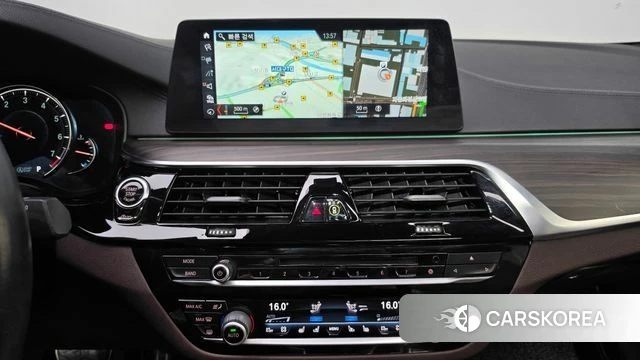 BMW 5 Series (G30) 2018 Белый из Кореи, фото 3
