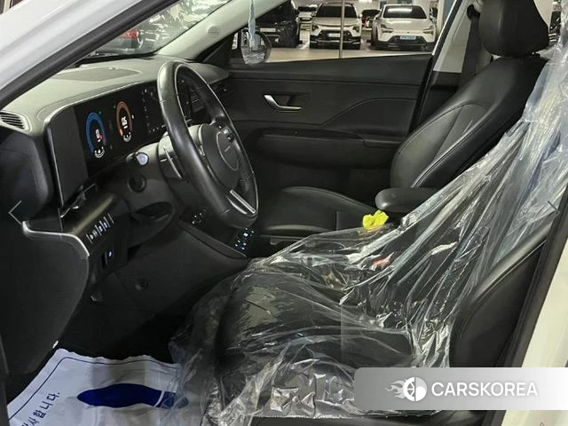 Hyundai Kona (SX2) 2023 Белый из Кореи, фото 3