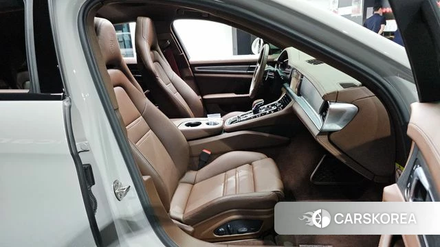 Porsche Panamera (971) 2023 Серебристо-серый из Кореи, фото 3
