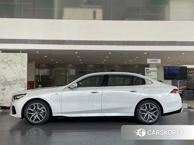 BMW i5 2025 Белый из Китая, фото 3