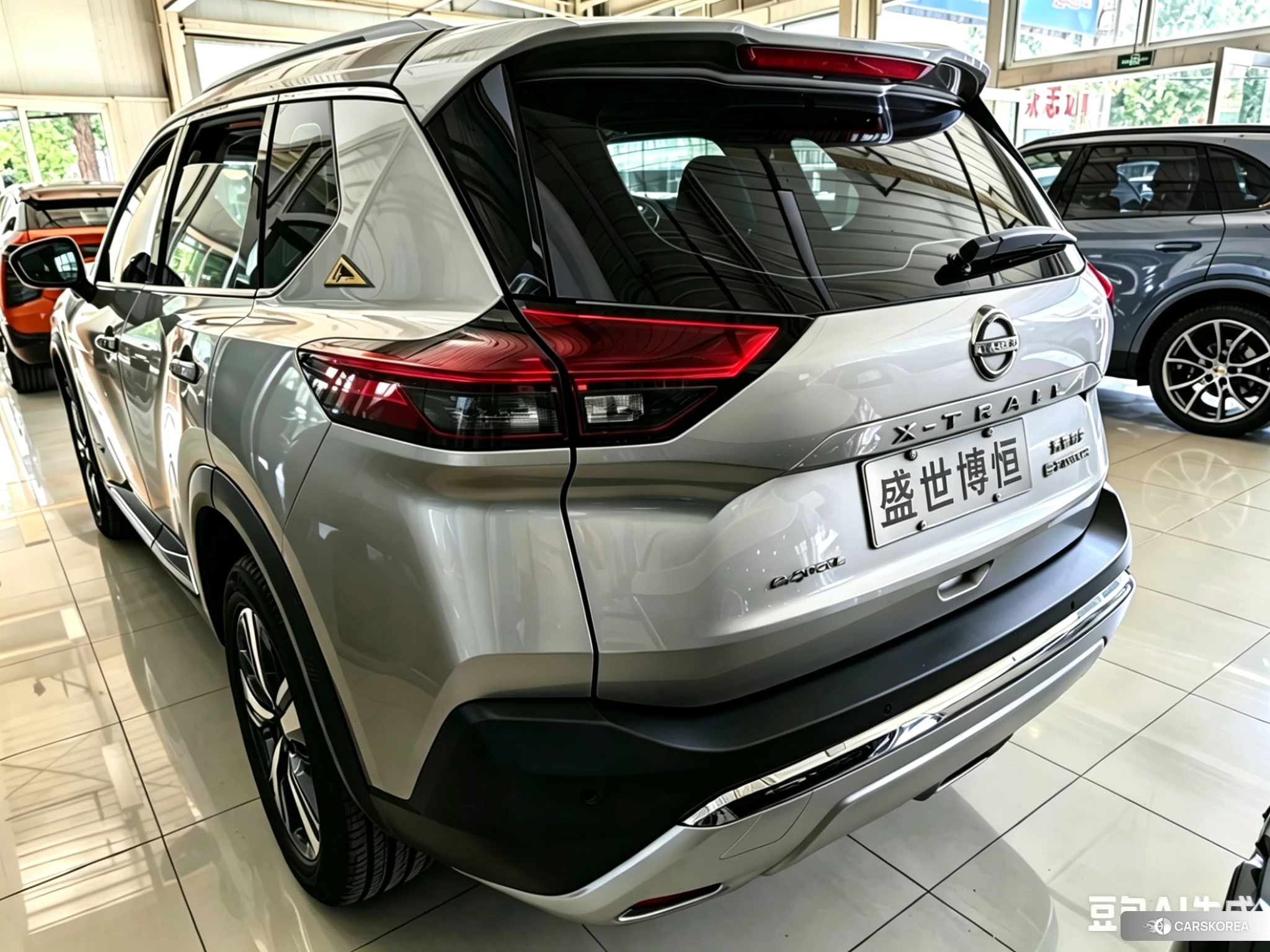 Nissan X-Trail 2023 Шампань из Китая, фото 3